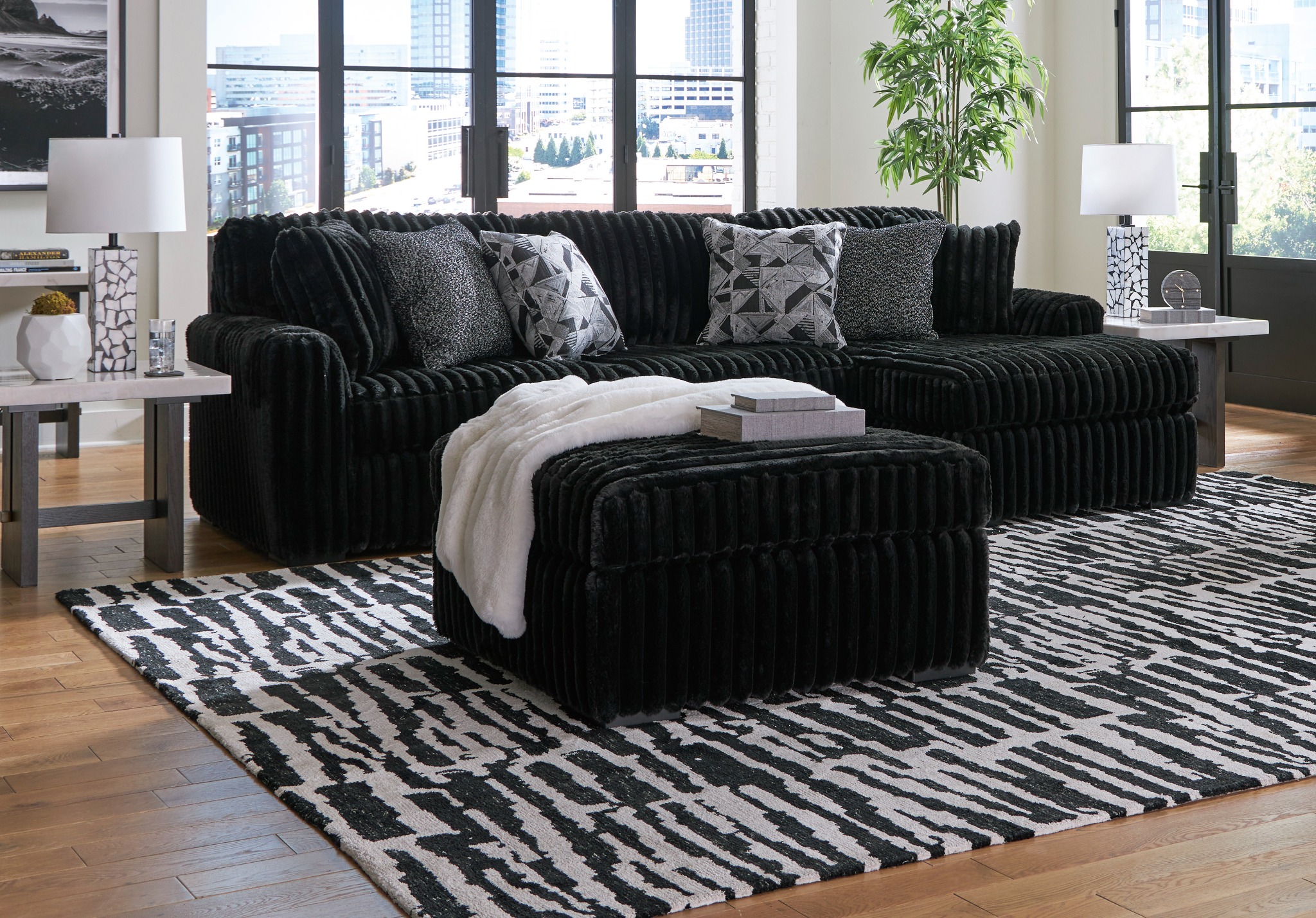Tampa Furniture Outlet Facebook ad: Chat in Messenger
