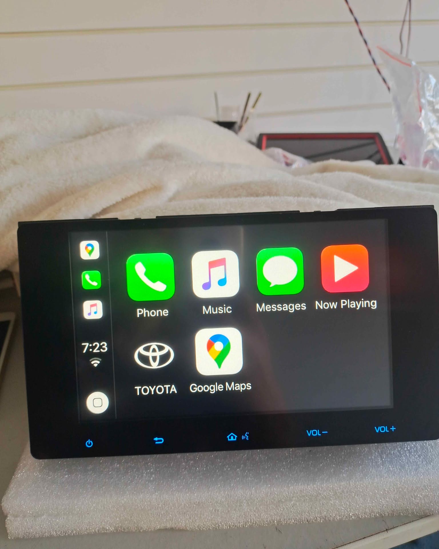 Soundmax Zhu Facebook ad: Toyota OEM uint carplay & android auto