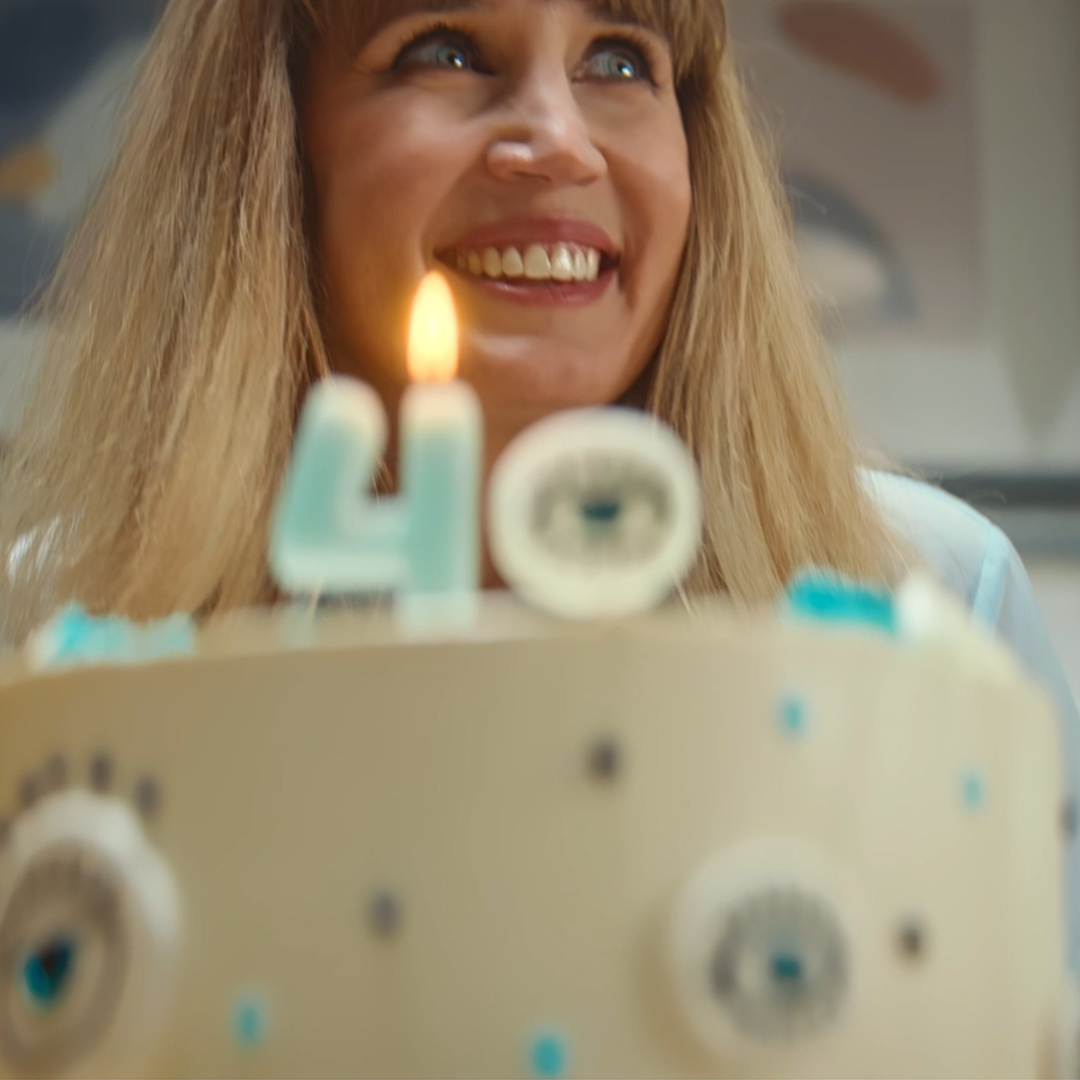 WEDO Facebook ad: Моментите, които обичате заслужават да ги виждате ясно.