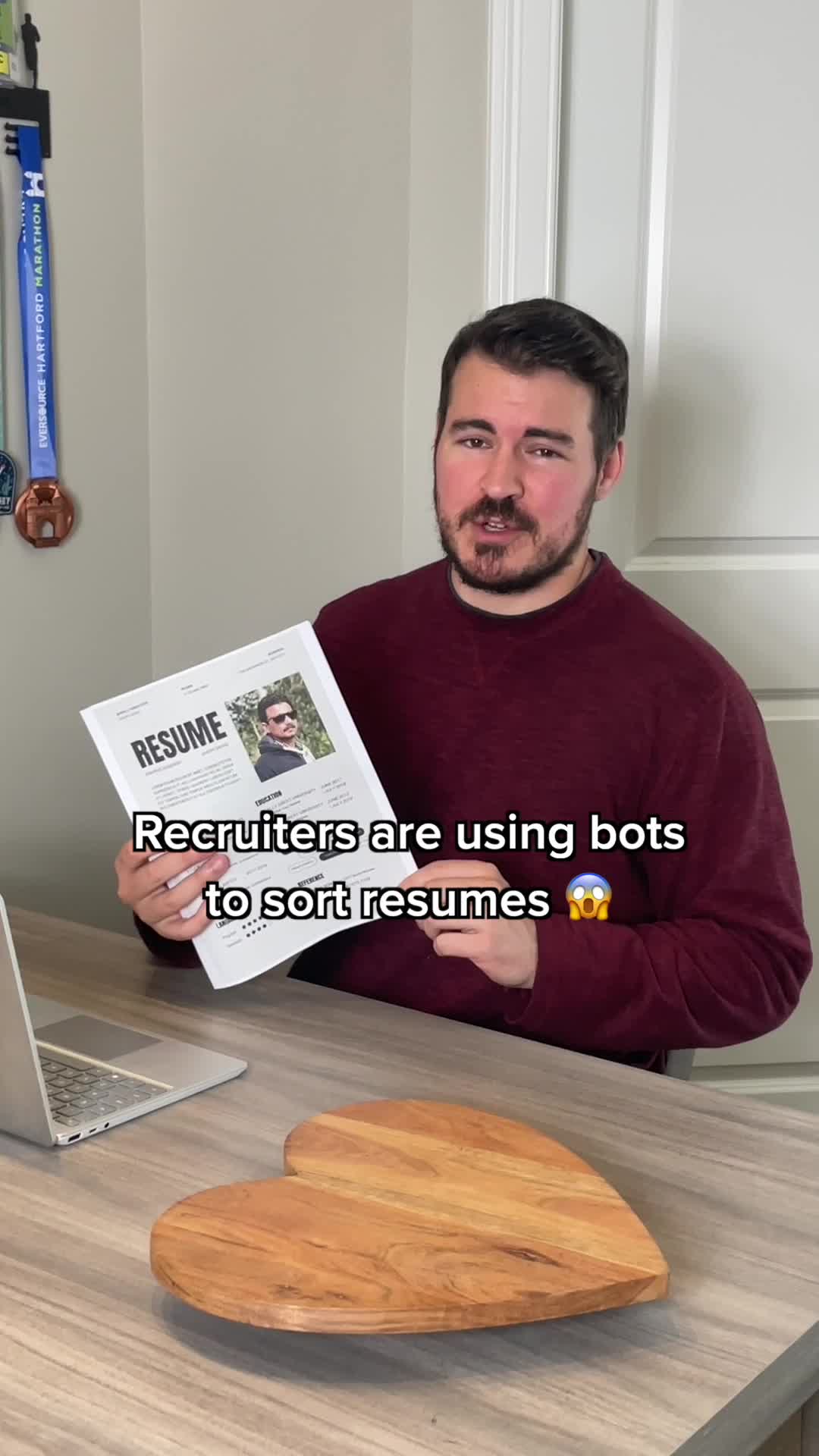 Resume.co Facebook ad: Fast & Easy Resume Creation