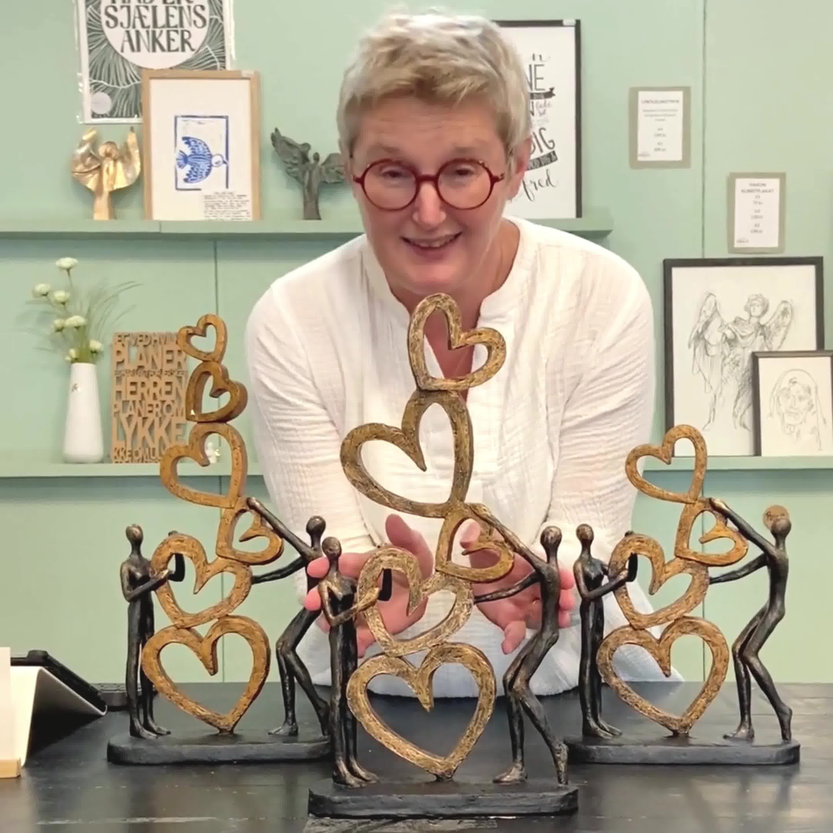 Only By Grace - webshop - Christian living Facebook ad: Ny skulptur Vi bygger kærlighed
