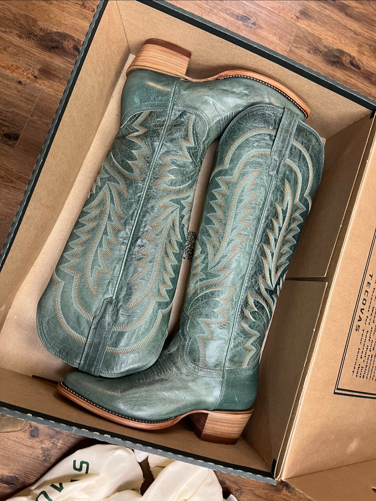 The Texas Boot Company Facebook ad: Shop Fall Must-Have Boots
