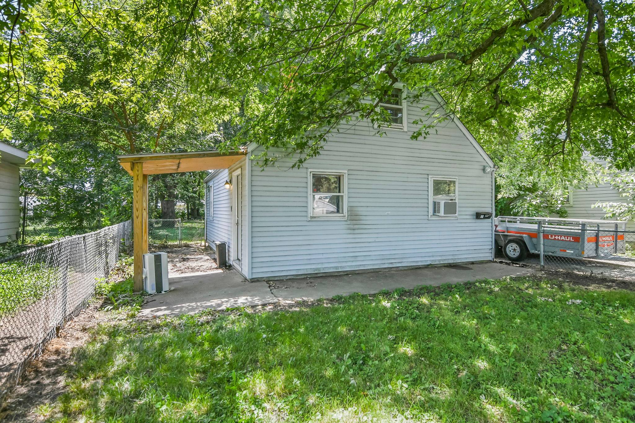 Honest Abe Properties Facebook ad: 2012 East Laurel.