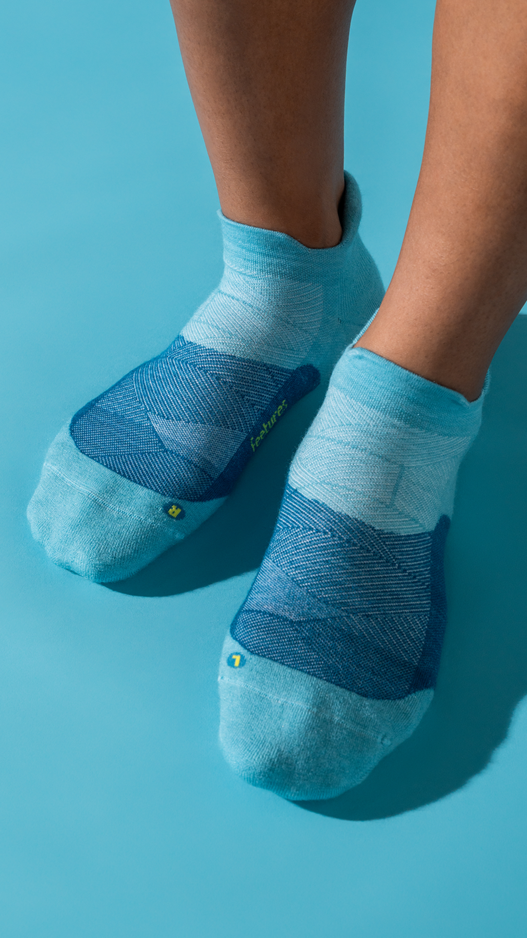 Feetures Facebook ad