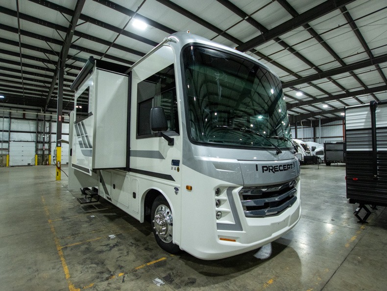 TerryTown RV Superstore Facebook ad: ๐ฆ๐ฎ๐๐ฒ $๐ญ,๐ฌ๐ฌ๐ฌโ๐ ๐ผ๐ป ๐ก๐ฒ๐ ๐ฅ๐ฉ๐