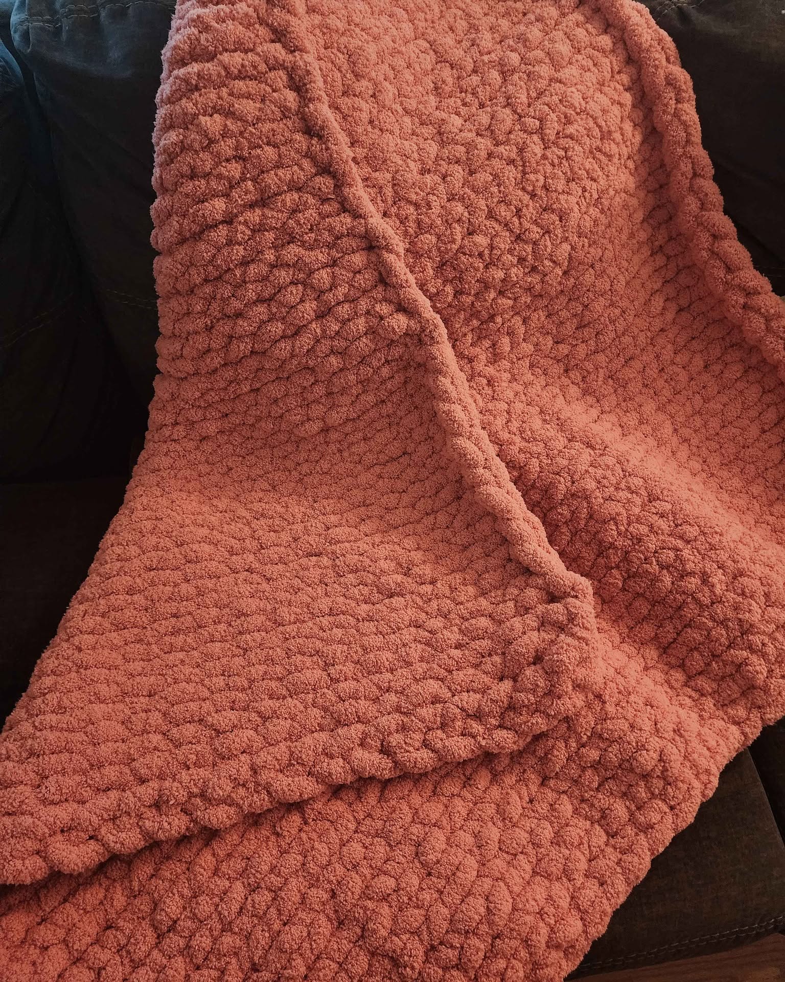Felicia Johnson Hicks Facebook ad: Chunky yarn throw