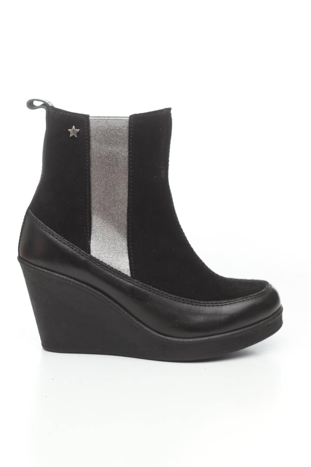 Contour Fashion Outlet Facebook ad: ИЗВЕСТНИ СВЕТОВНИ МАРКИ.