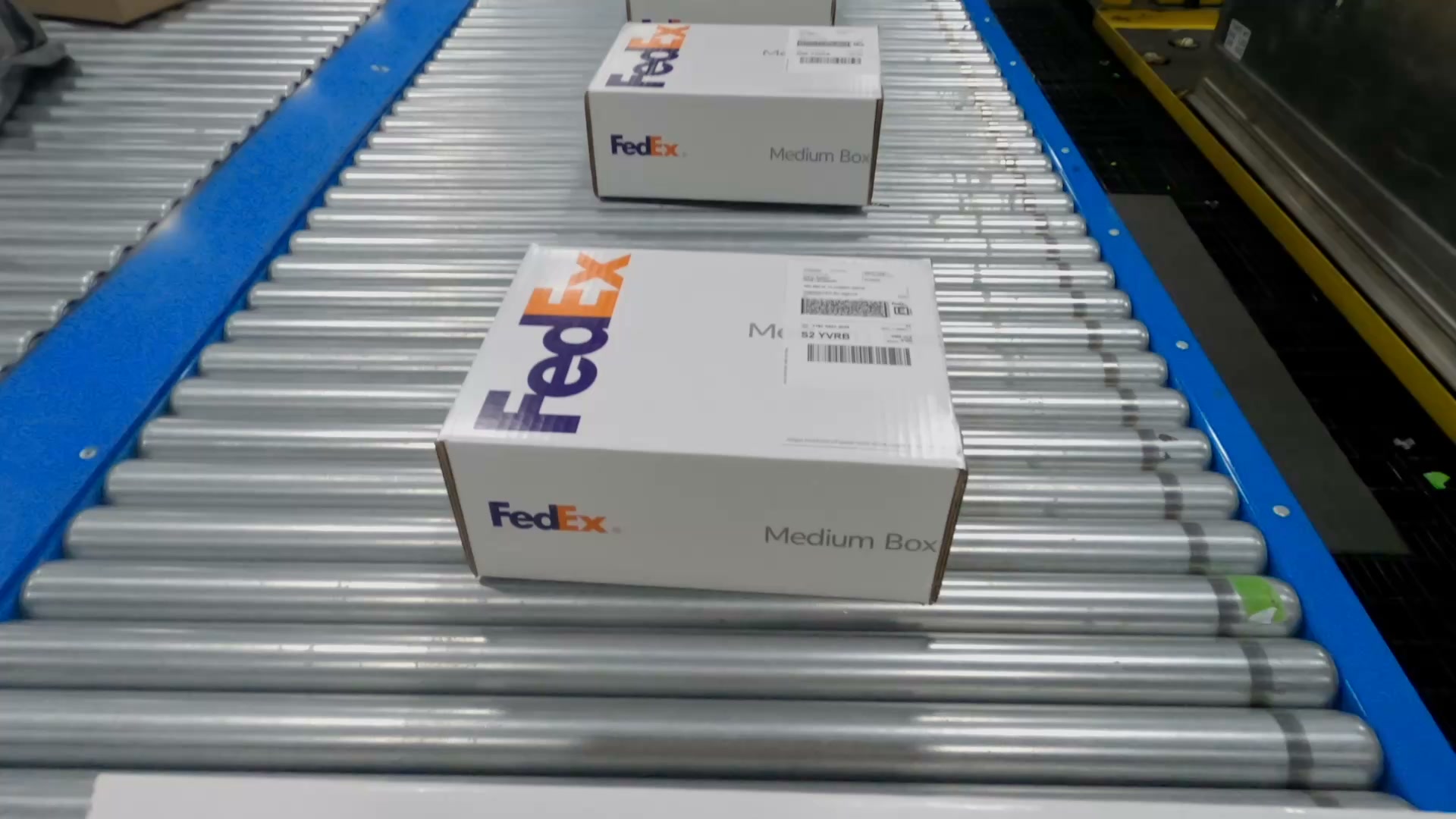 FedEx Facebook ad: Get special last-minute rates on your heavy shipments!