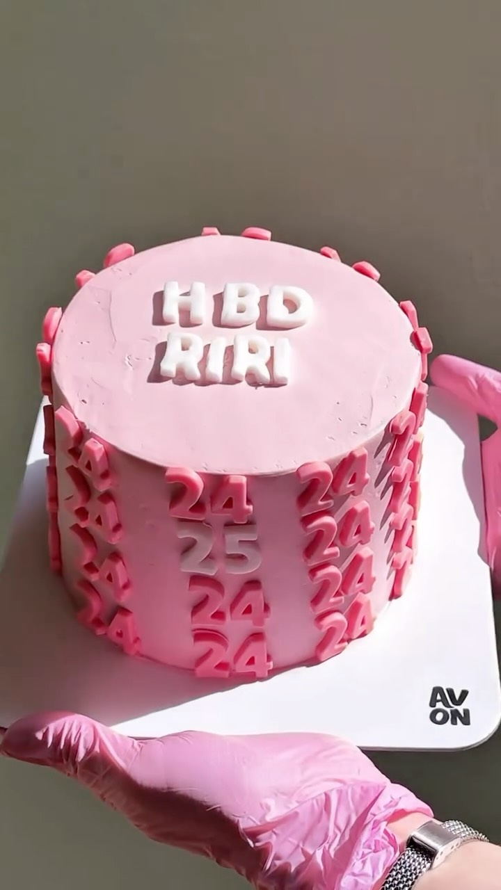 AVON Cake Facebook ad: Mastering Every Cake, One Detail at a Time