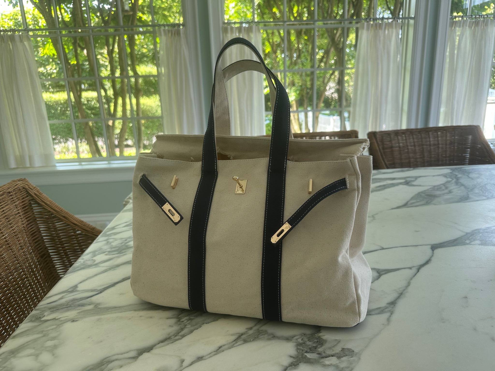 Canvas and Clutch Facebook ad: Canvas & Clutch