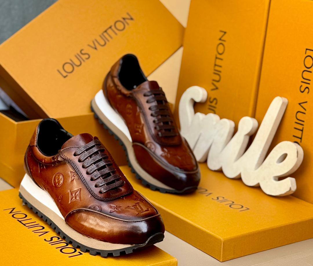 Chic Collections 226 Facebook ad: Plongez dans l’univers où le raffinement rencontre la…