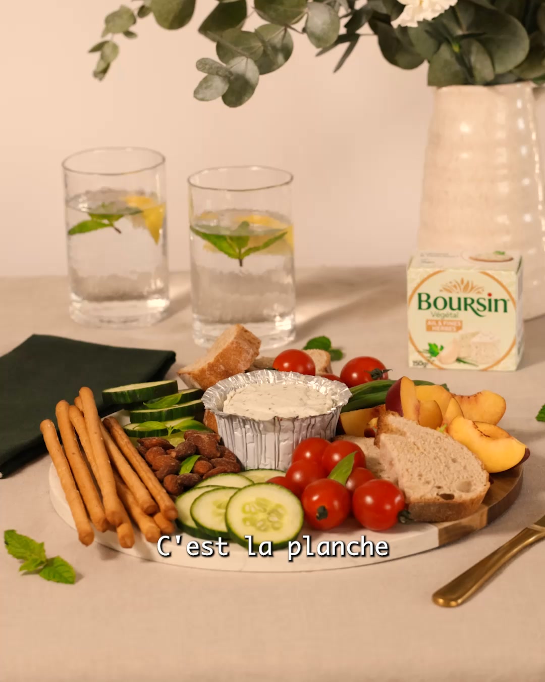 Boursin France Facebook ad: La planche apéro végétale de la fin d’été