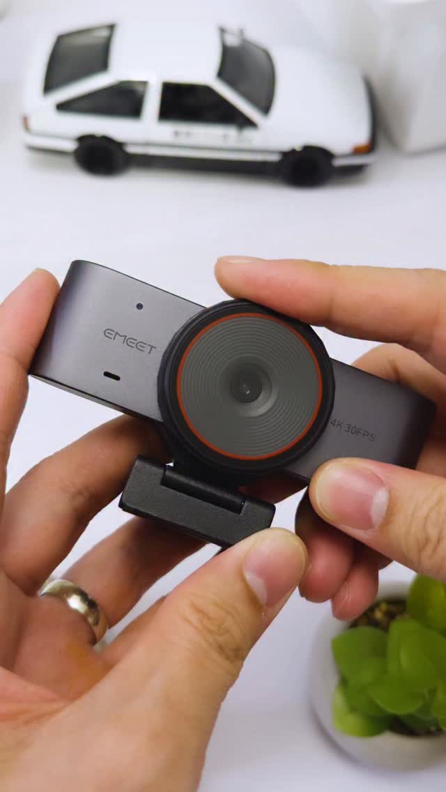 EMEET Facebook ad: This is the all new @emeet_official C960 Ultra