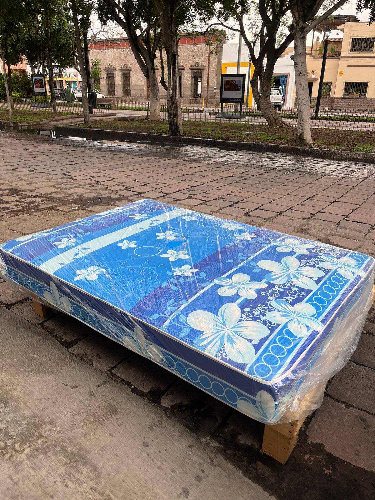 Muebleria Muebles Y Mas San Luis Potosí S.L.P Facebook ad: OFERTA