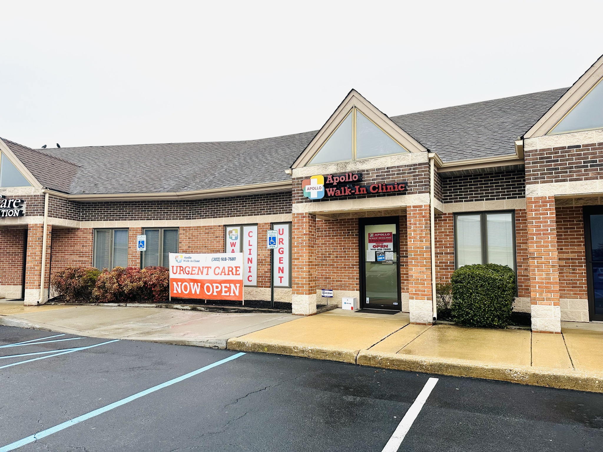 Apollo Walk-In Clinic Urgent Care Facebook ad: Apollo Walk-In Clinic & Urgent CARE