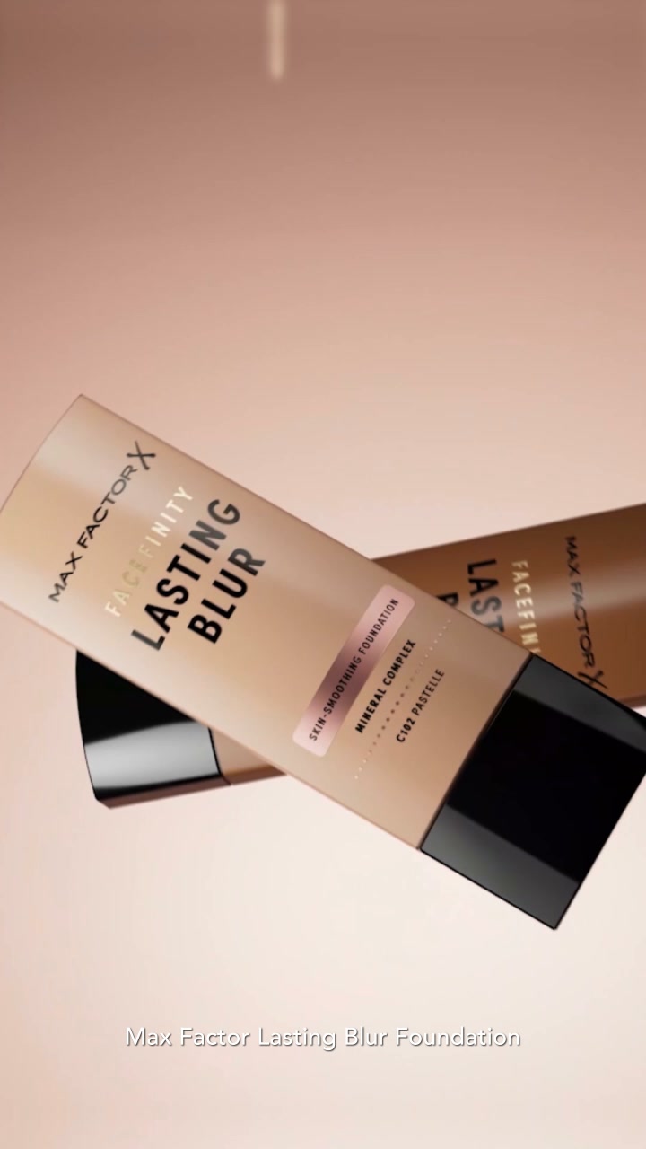 Max Factor Facebook ad: Bekväm och andningsbar formula som följer hudens rörelser.