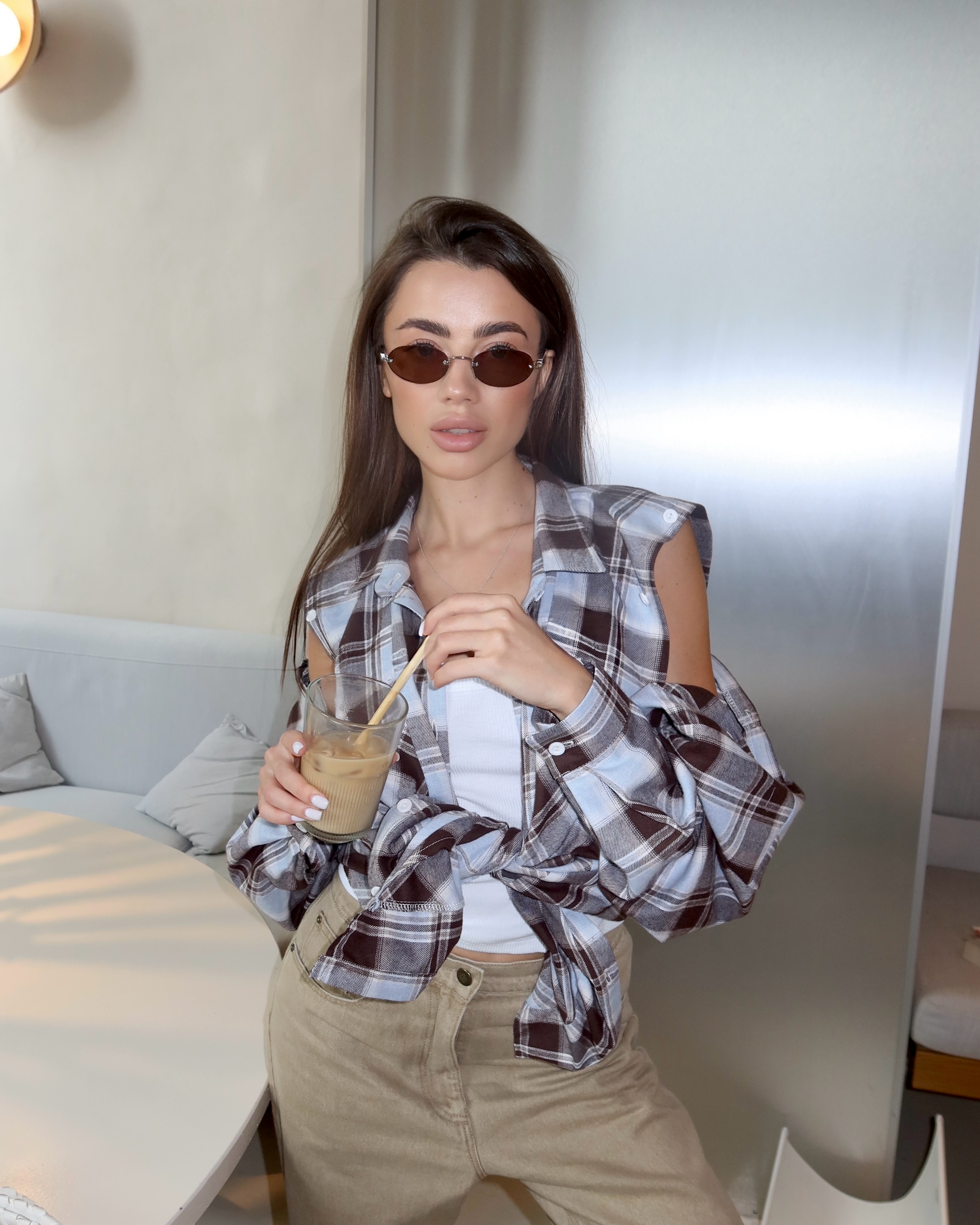 Hedonist.cloth Facebook ad: Нова коричнева сорочка в клітинку