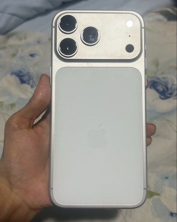 Jaeyoung Choi Facebook ad: iPhone 17 Pro Max / iPhone 17 Pro / iPhone 17