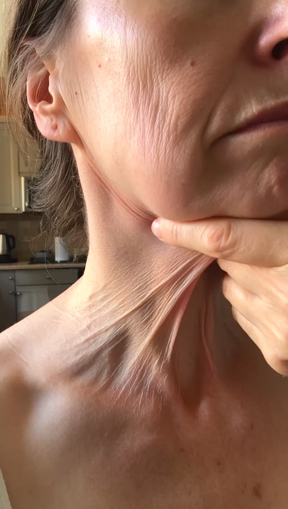 Menopause Insider Facebook ad: Read This If Your Jaw and Neck Collapsed After 40