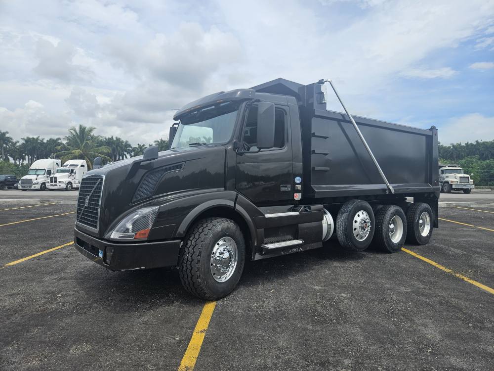 Richard N Yanet Valdes Facebook ad: 2016 Dump truck volvo Volvo vnl