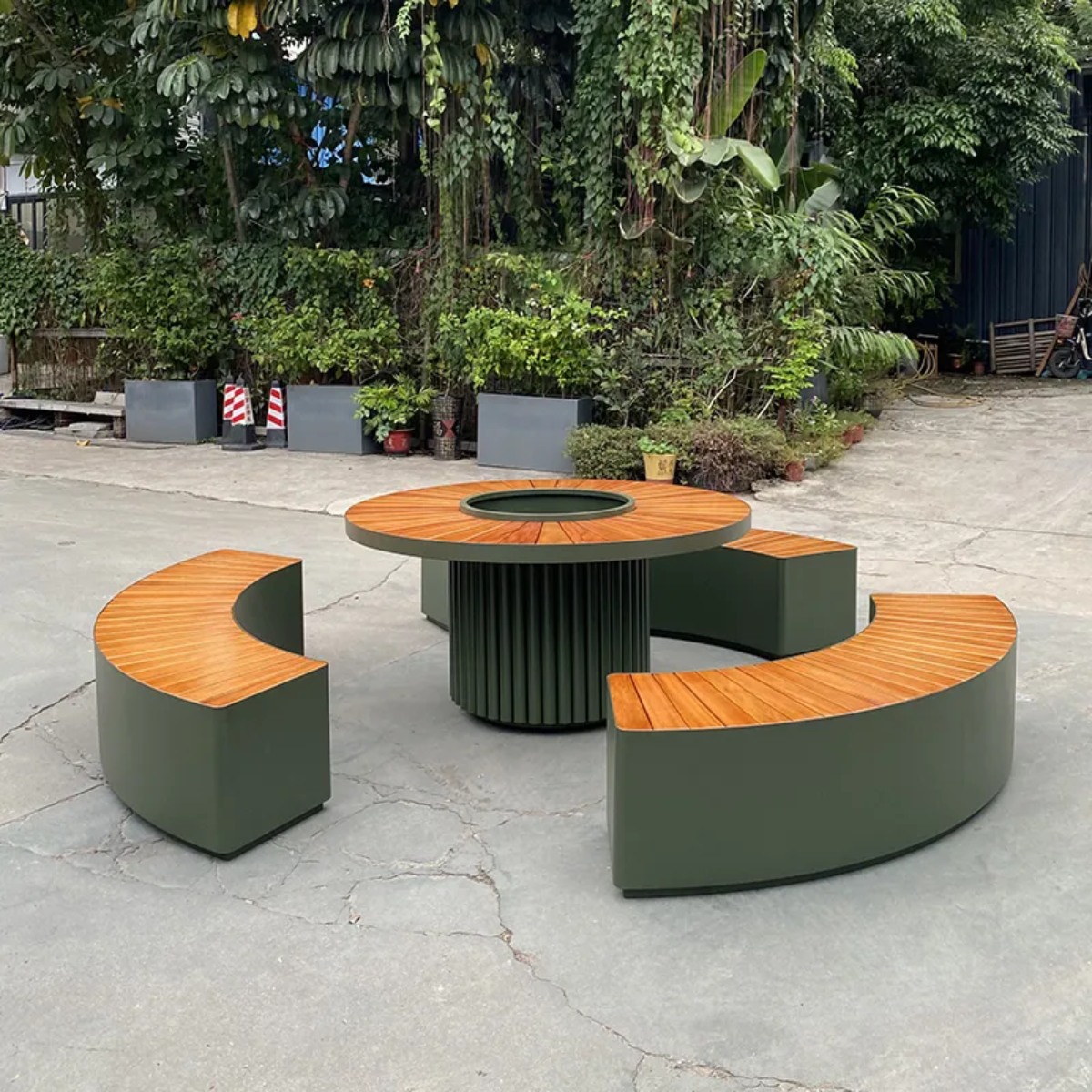 Saiban Outdoor Furniture Factory Facebook ad: Looking for a Reliable Urban Furniture Manufacturer for…