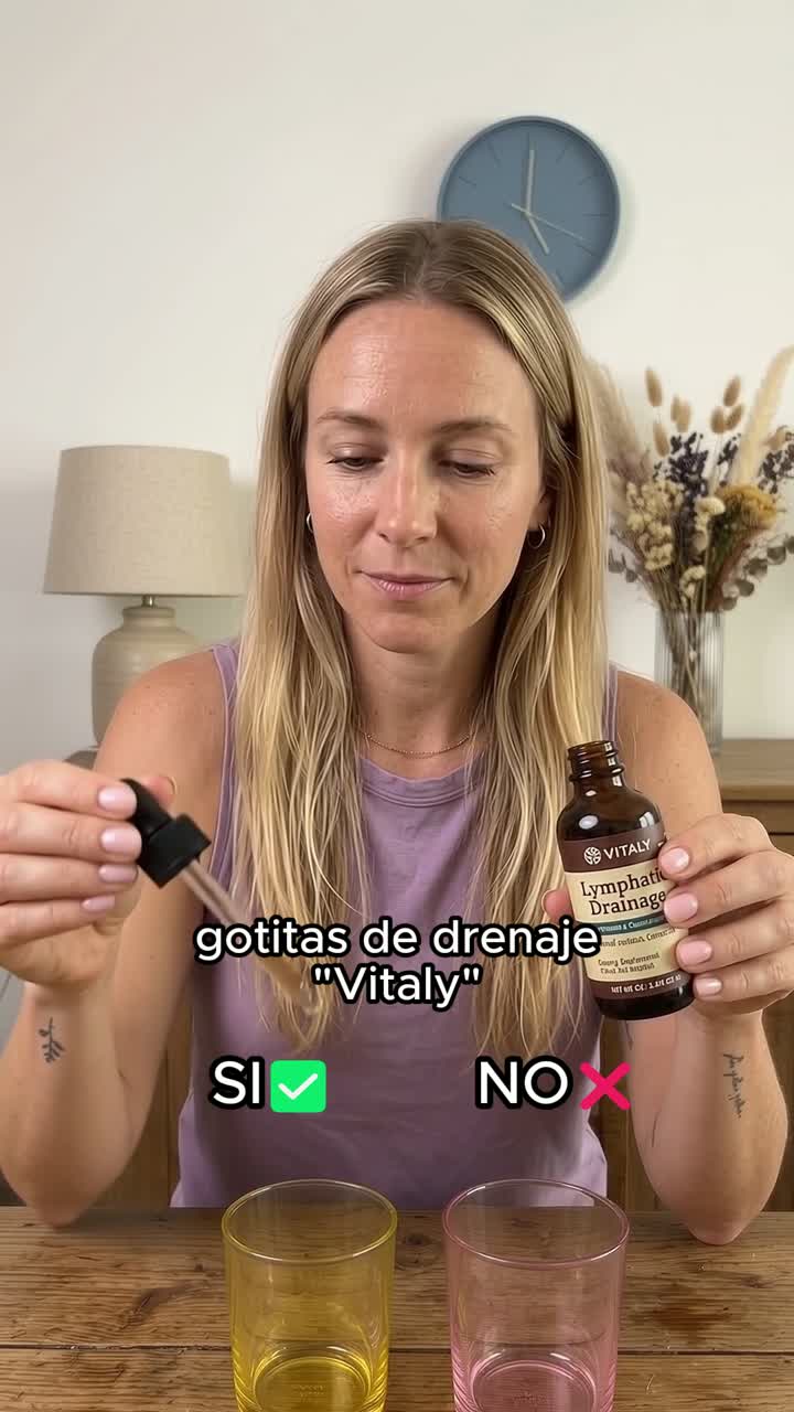 Vitaly Facebook ad: Compras 1 y te llevas 2 · Envío gratis