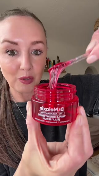 Dr.Melaxin UK Facebook ad: 10 Skincare Essentials + A FREE Full-Size Gift?!