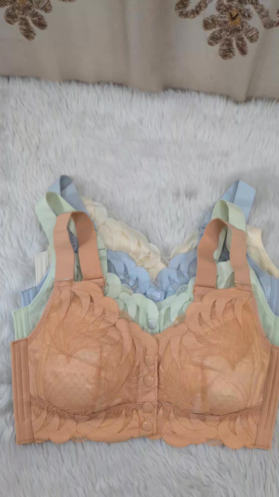 Reves Pretty Wears Facebook ad: NON PADDED BRA
