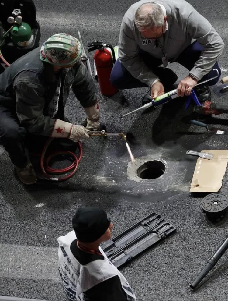 AT Specialty Cements & Polymer Technologies Facebook ad: Cuando tú no tiene tiempo que perder y…