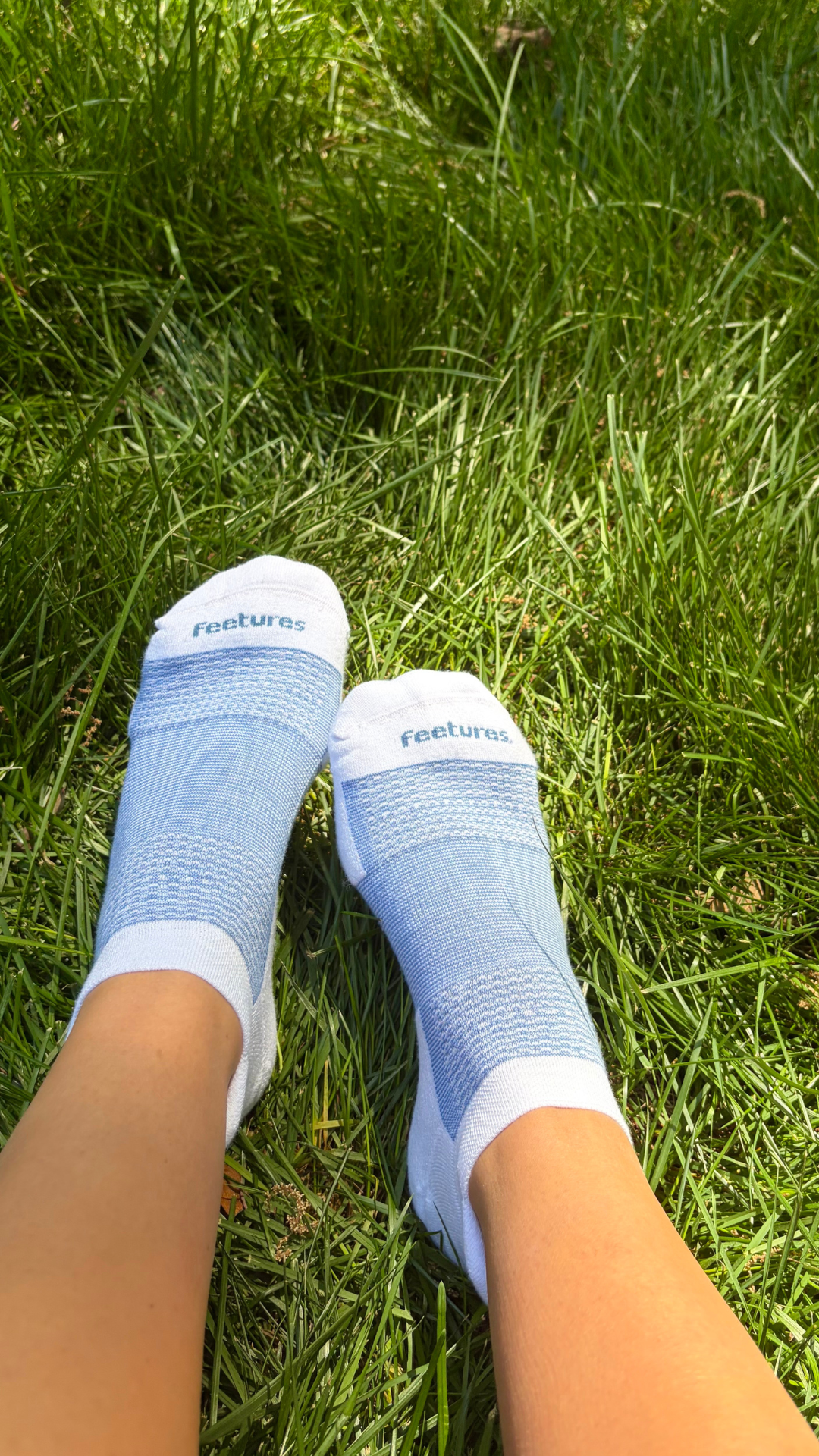 Feetures Facebook ad