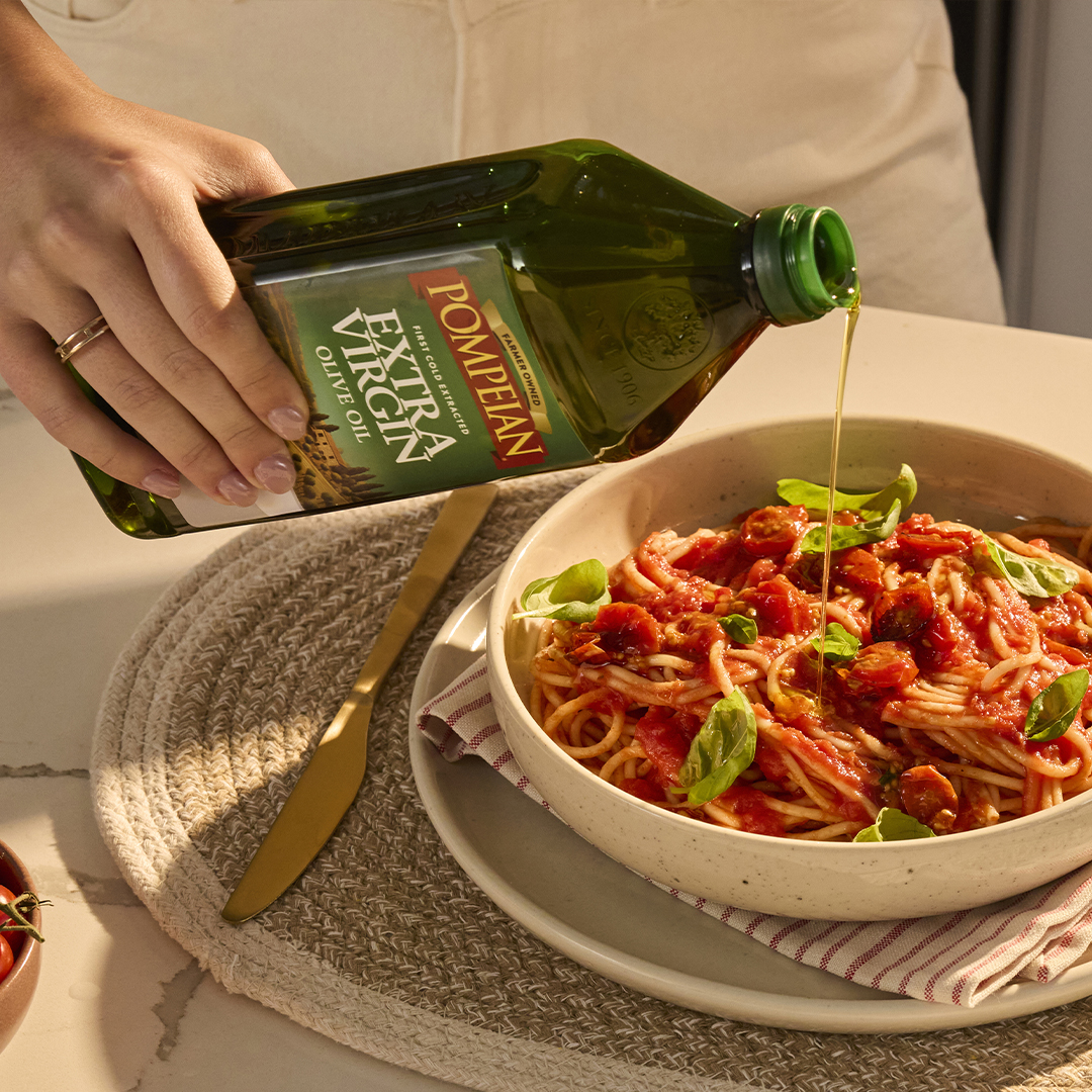 Pompeian Facebook ad: Pomp It Up with Pompeian Olive Oil