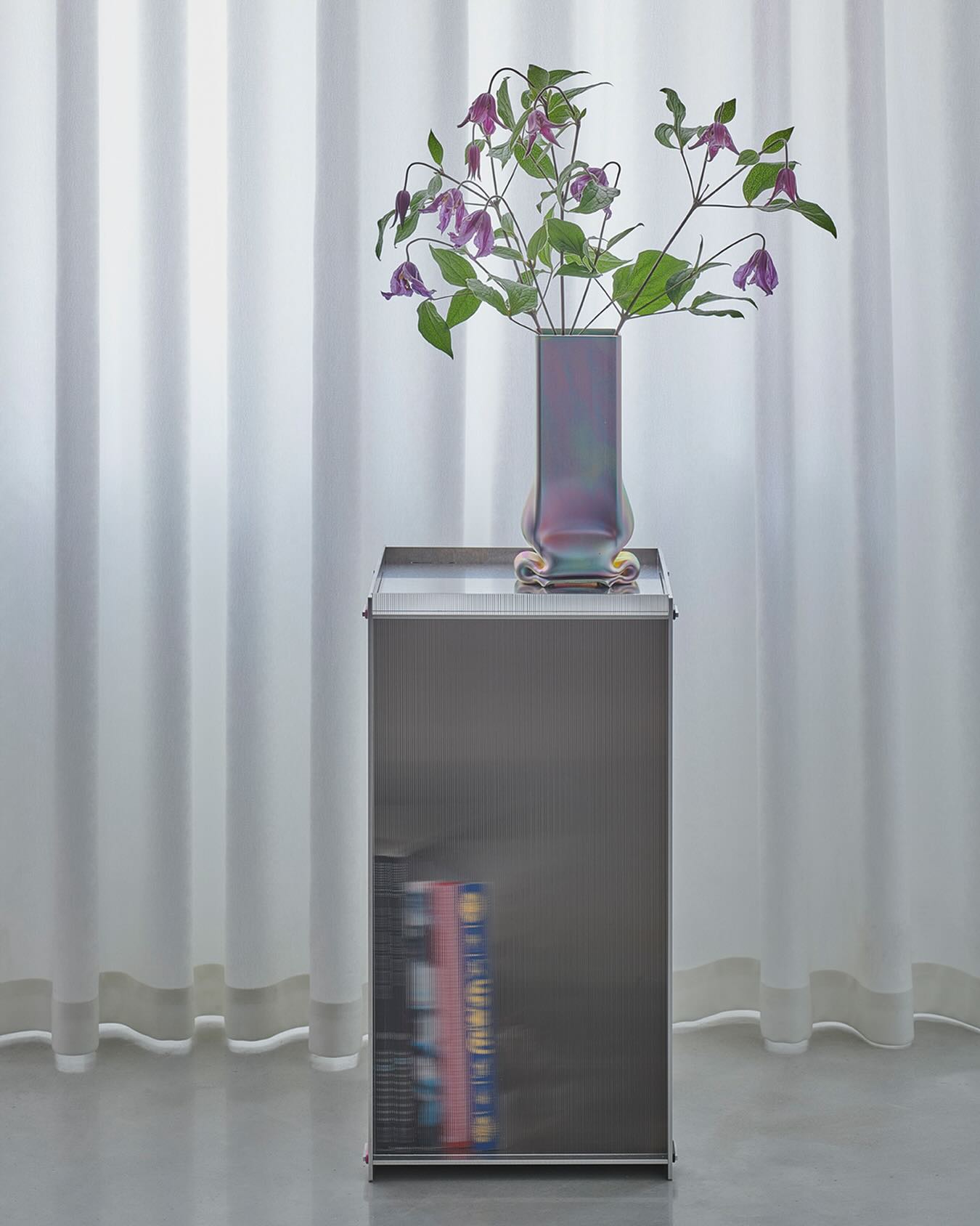 Kismas Facebook ad: Neowise Side Table and Tim Teven vase!
