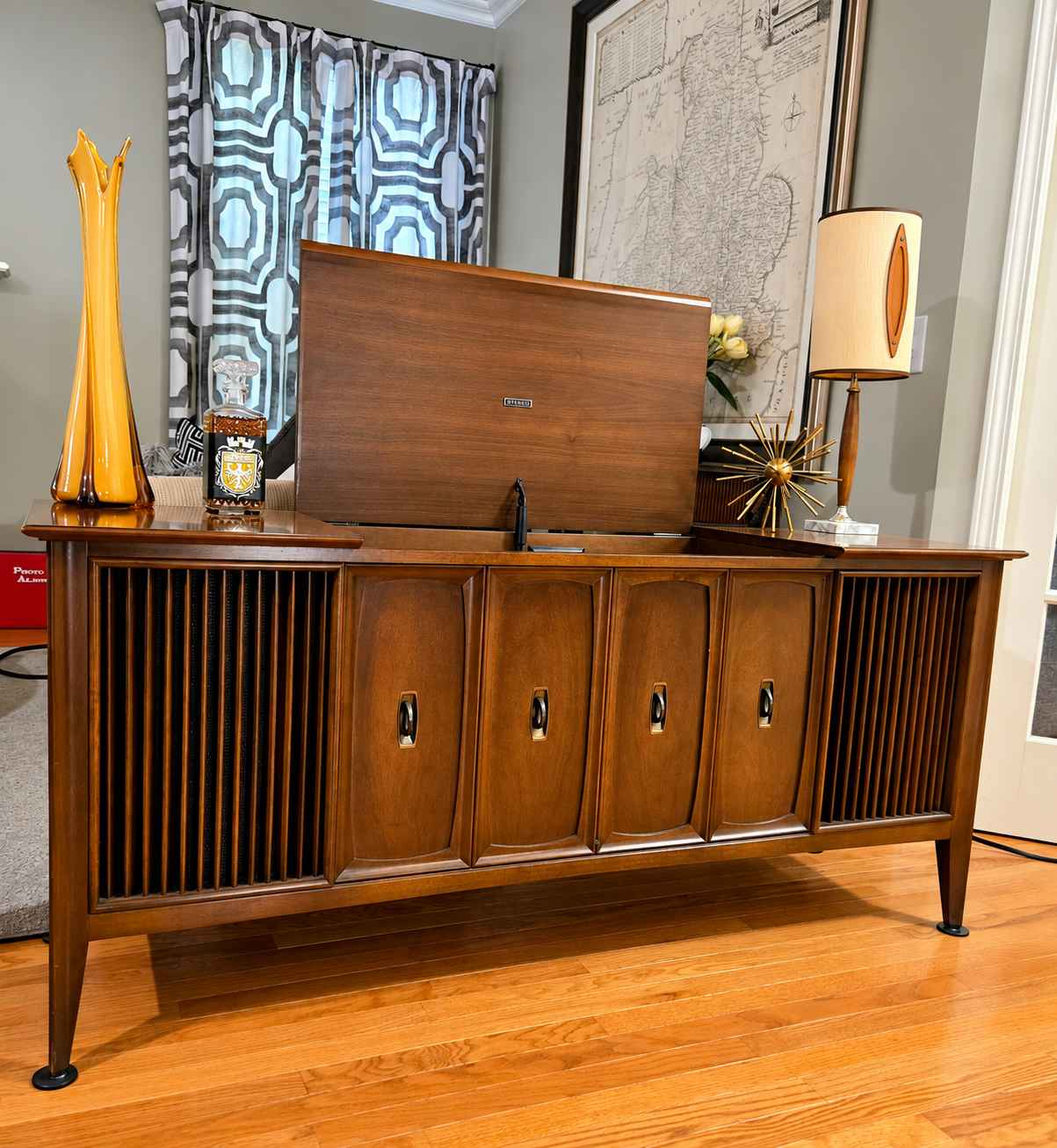 Darrin Gary Facebook ad: MCM Record Player Stereo Console ZENITH