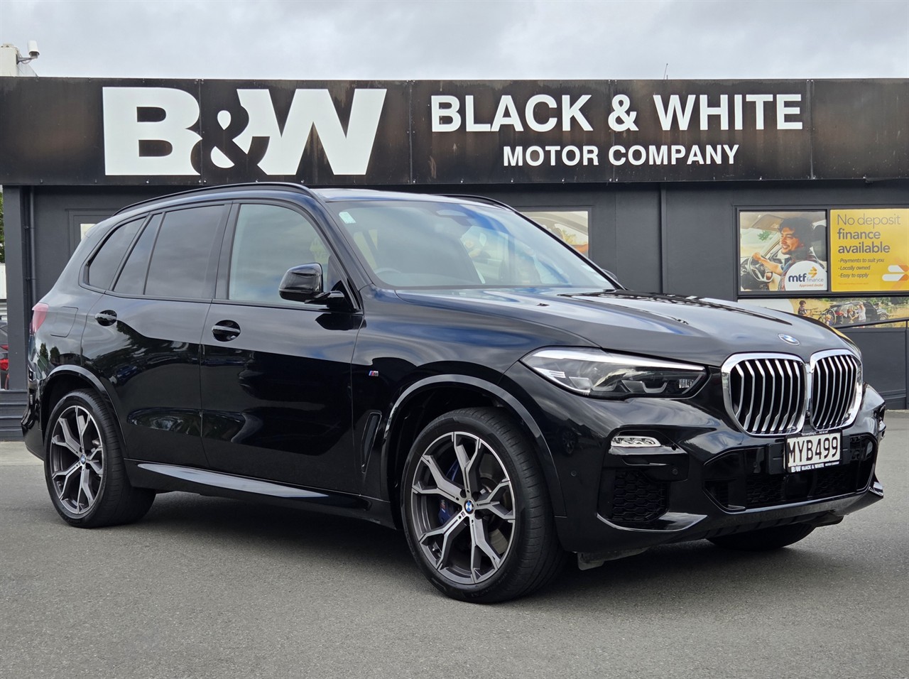 Black & White Motor Company Facebook ad: 2020 BMW X5 30D M-Sport 7 Seater
