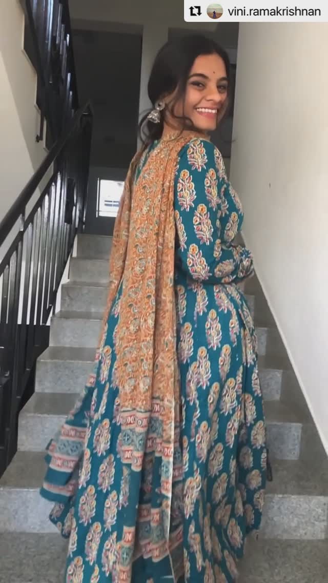 Kameez.co Facebook ad: Vini Ramakrishnan looking adorable in our best seller…