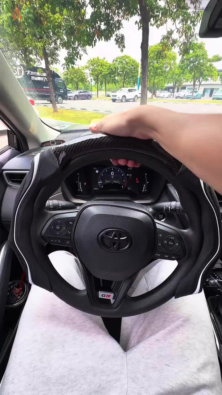Occasionalous.OA02 Facebook ad: Sport-style silicone steering wheel cover
