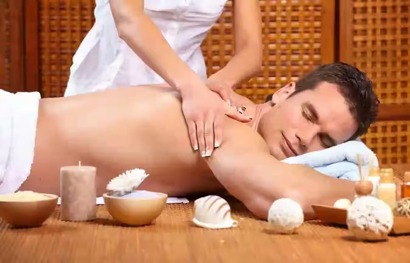 New oom spa Facebook ad: full body massage starting @999/- only.