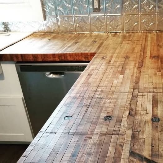 Boxcar Woody Furniture Co. Facebook ad: Why settle for ordinary?