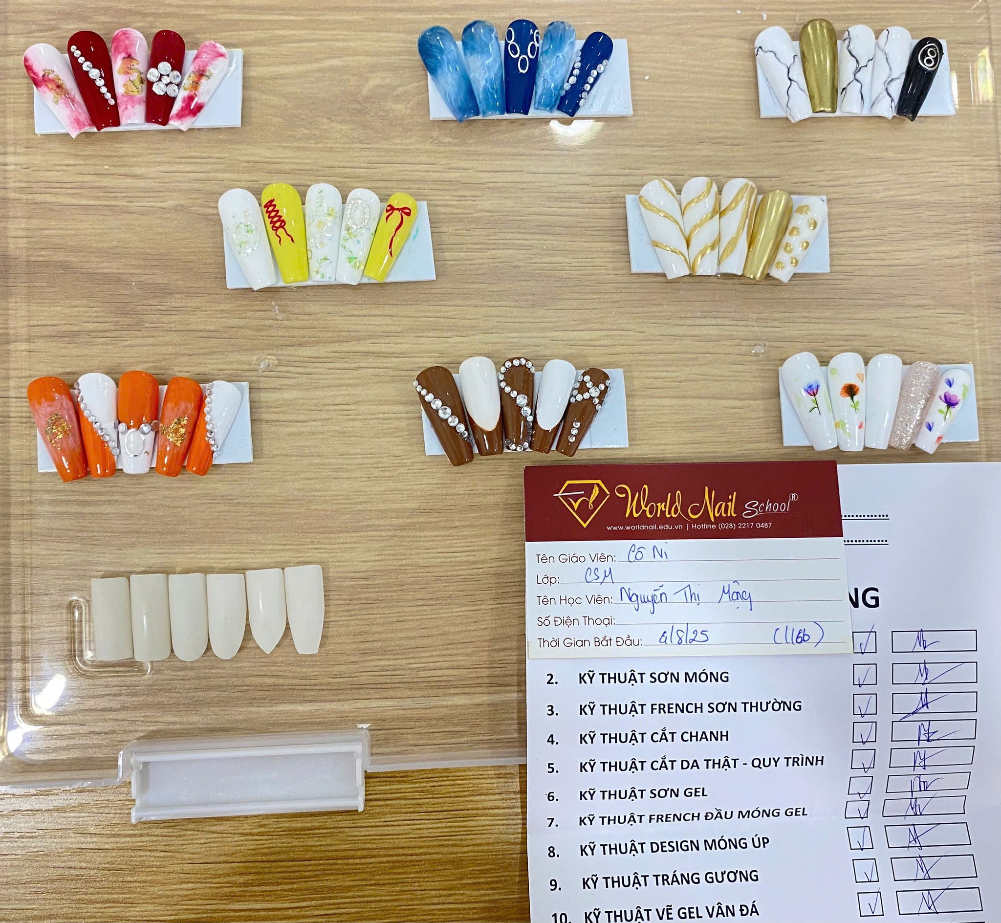 World Nail School Việt Nam Facebook ad: HỌC LỚP 2TR6 MÀ HOÀNH TRÁNG KHÔNG TƯỞNG