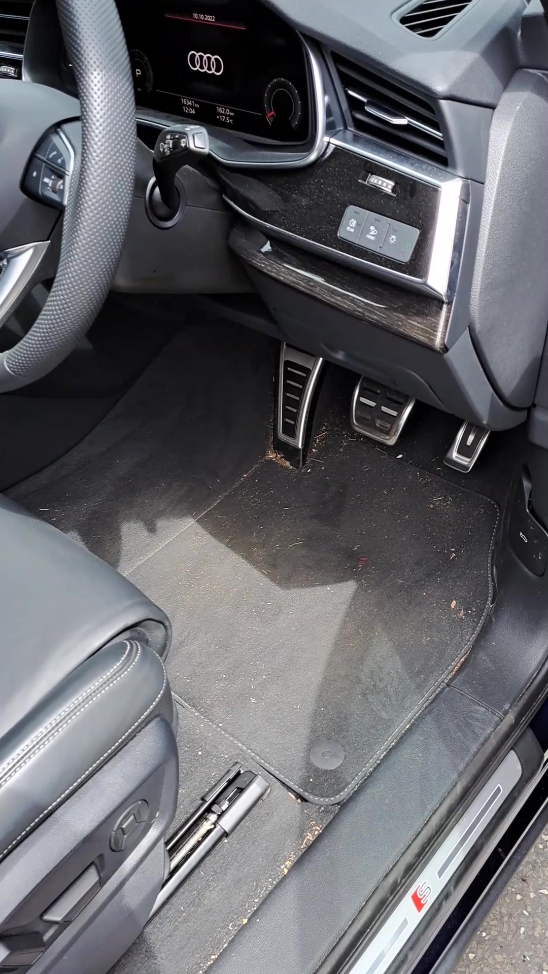 Royal Detailing Facebook ad: Click For a Free Quote