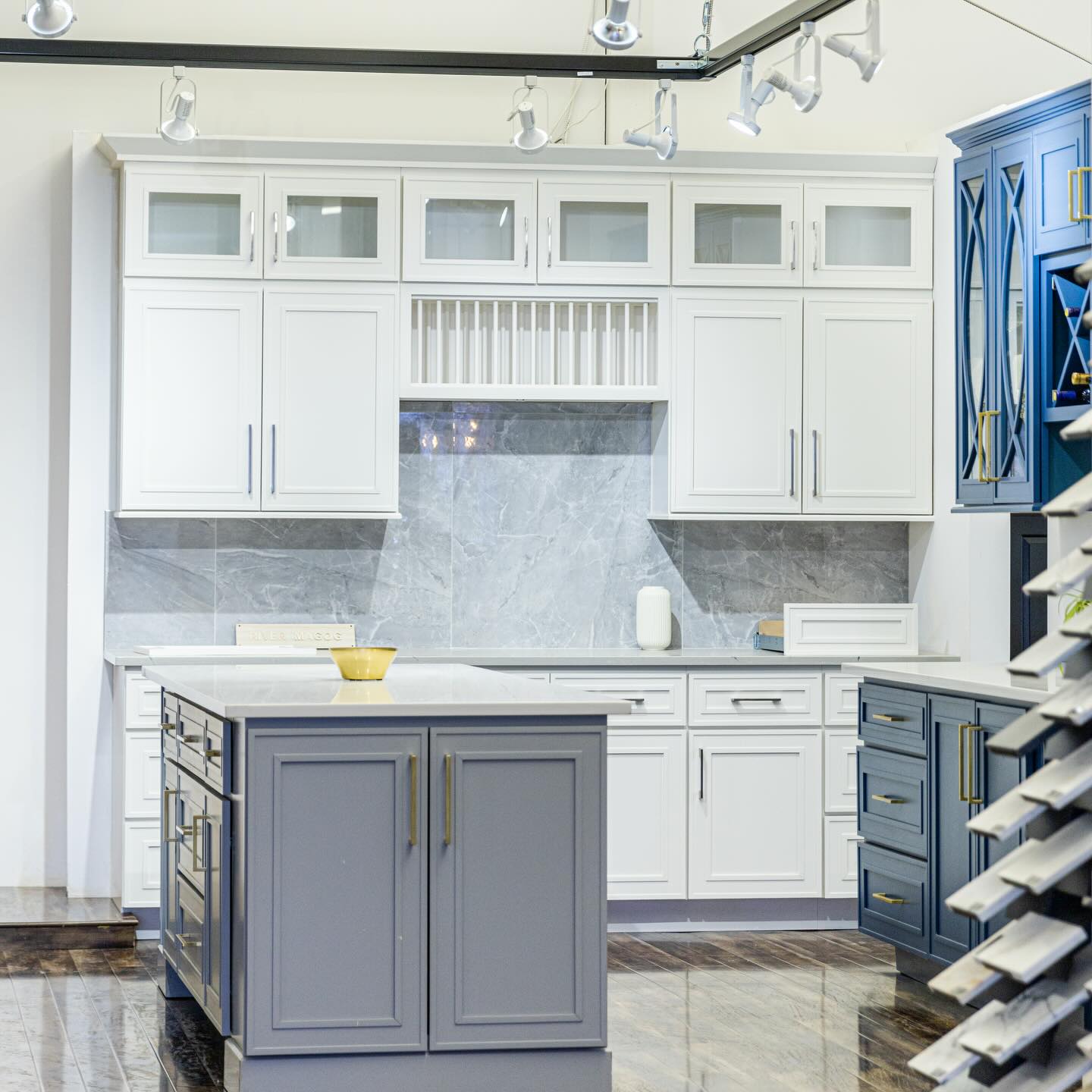 modentrix Facebook ad: Light Kitchen Cabinets