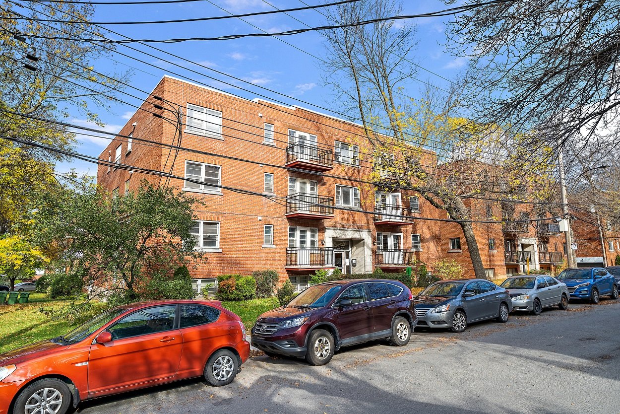 Robert Daoud Facebook ad: 2 Beds 1 Bath Apartment