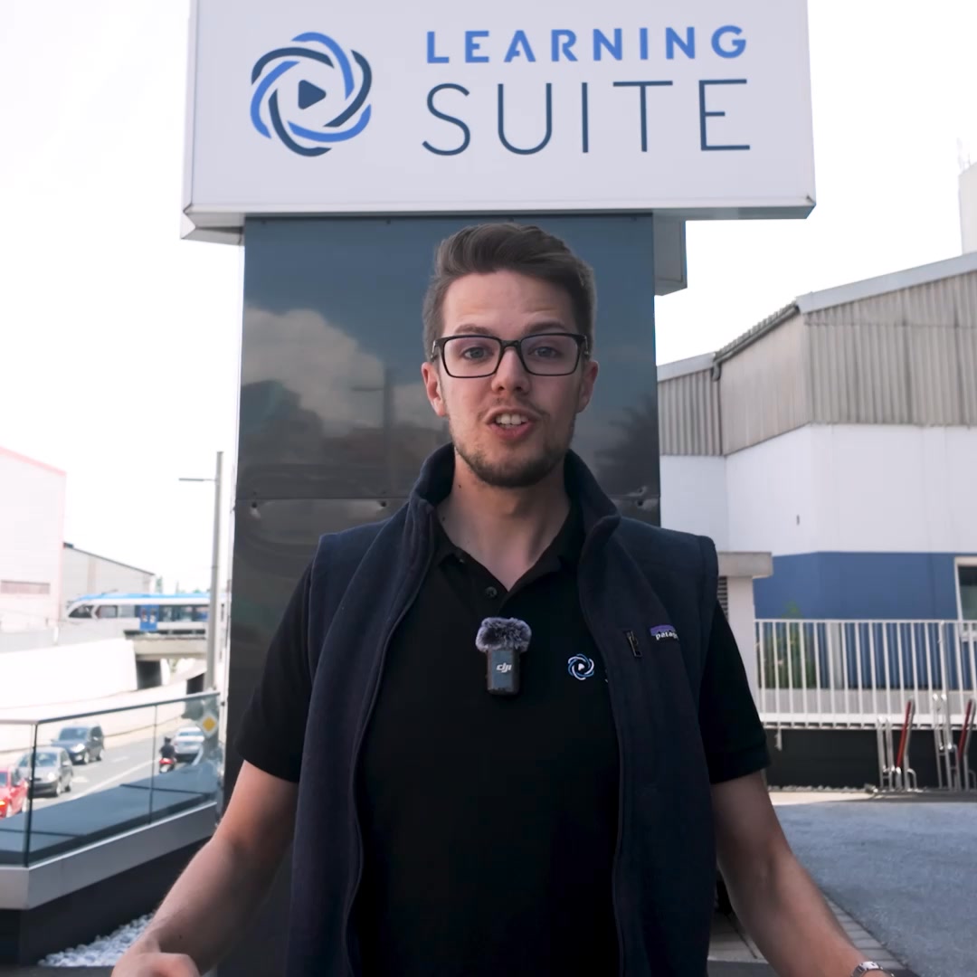 LearningSuite Facebook ad: Grafikdesigner? Wir suchen dich! (m/w/d)