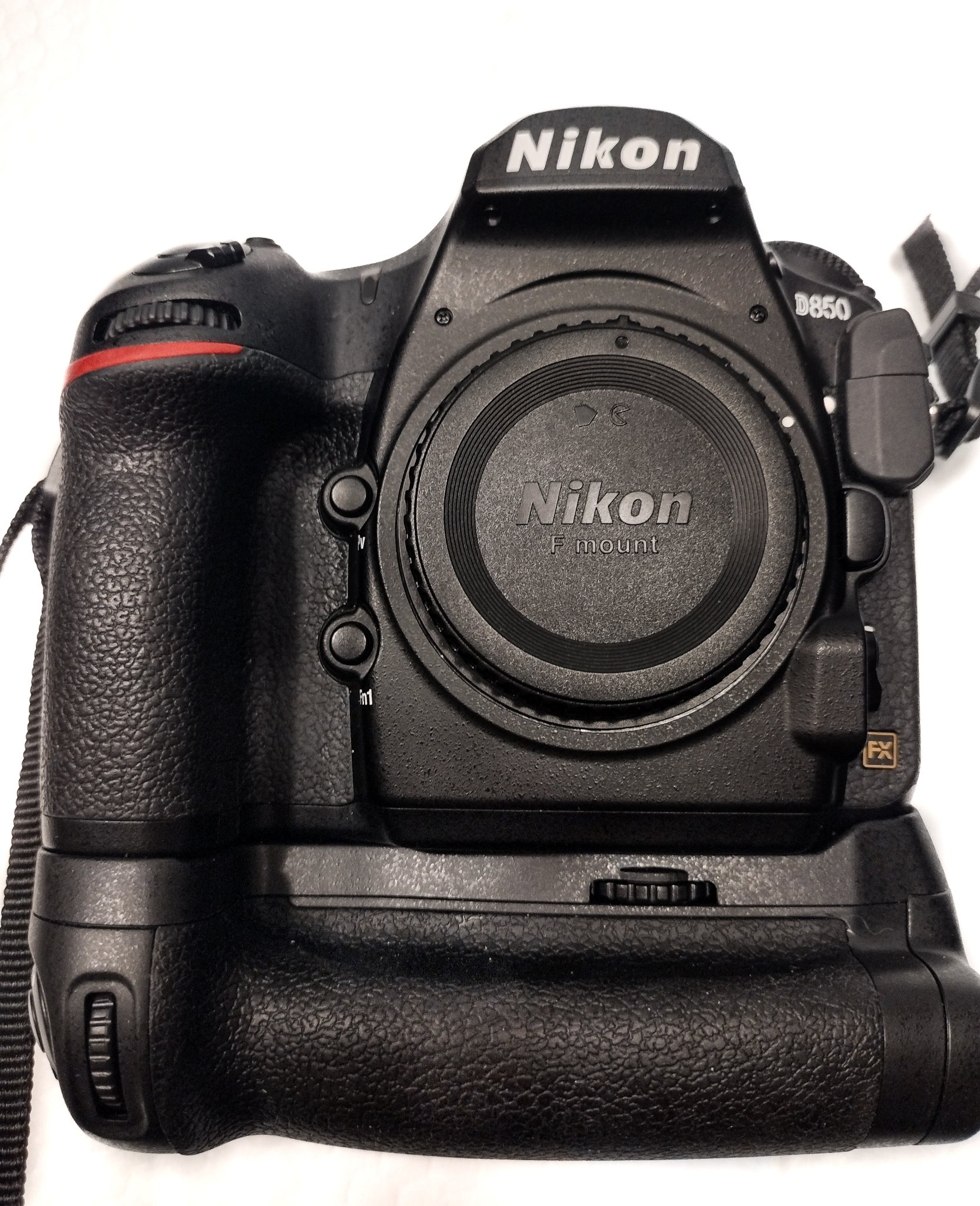 Vicki Stanwycks Facebook ad: Nikon D 850 Camera and Telephoto Bundle