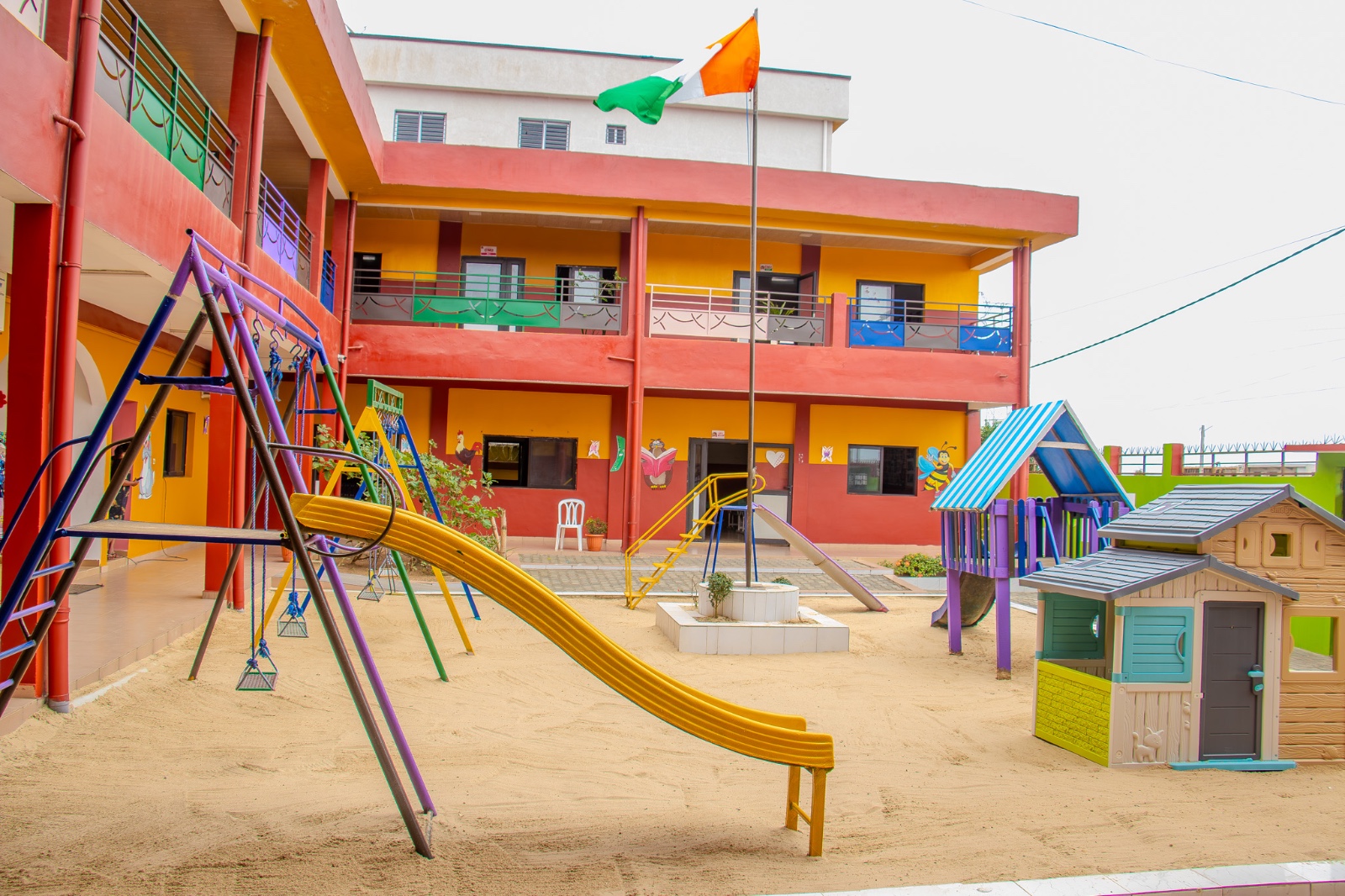 La Coccinelle Montessori Abidjan - Maternelle & Primaire Facebook ad: Notre méthode d'éducation permet de développer le potentiel…