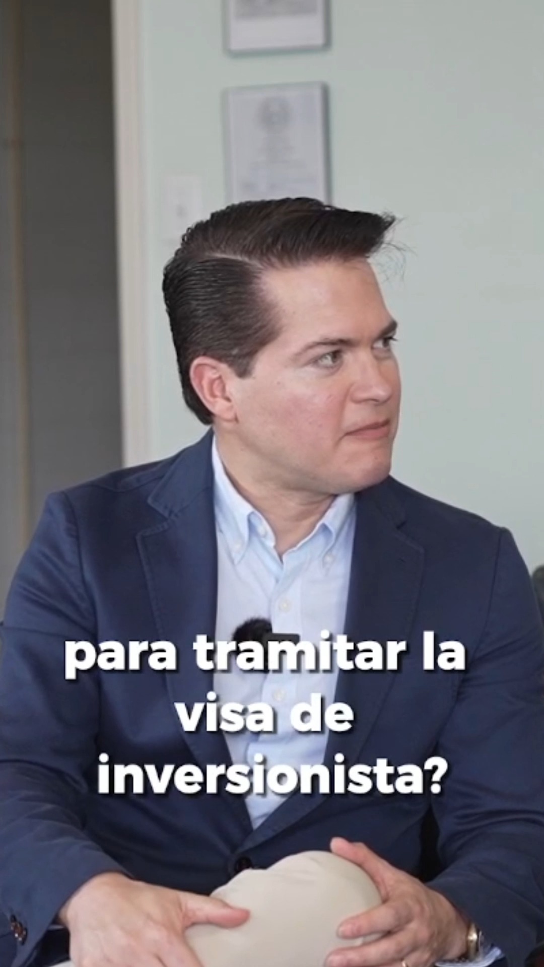Gerardo Menchaca Immigration Lawyers Facebook ad: Llevo más de 25 años tramitando Visas de…