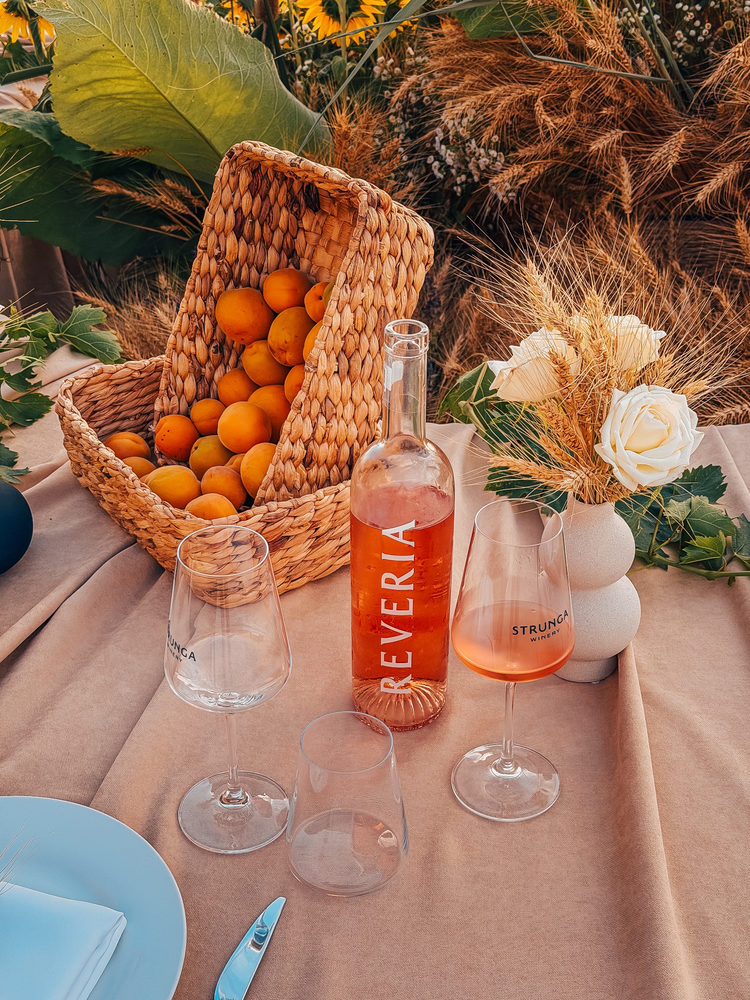 Strunga Winery Facebook ad: Reveria. Un vis cu gust de rosé