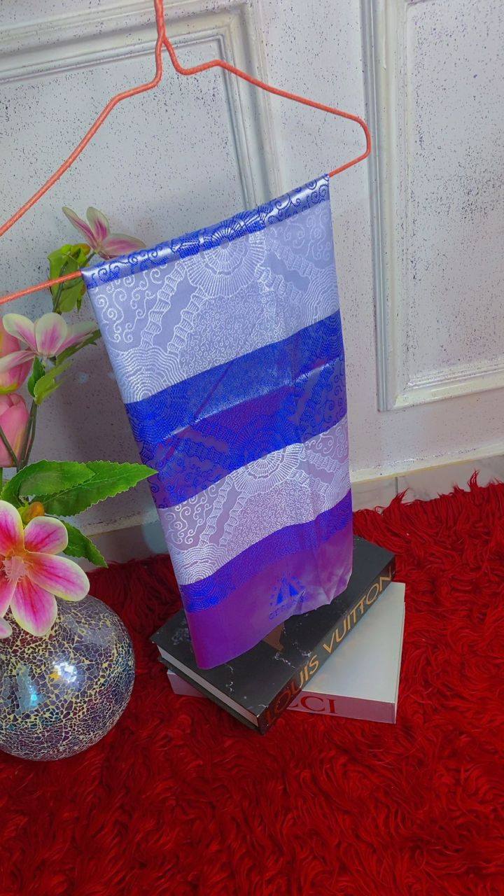 ML SHOP Facebook ad: Foulards Carré en soies 2000f l'unité et 2…
