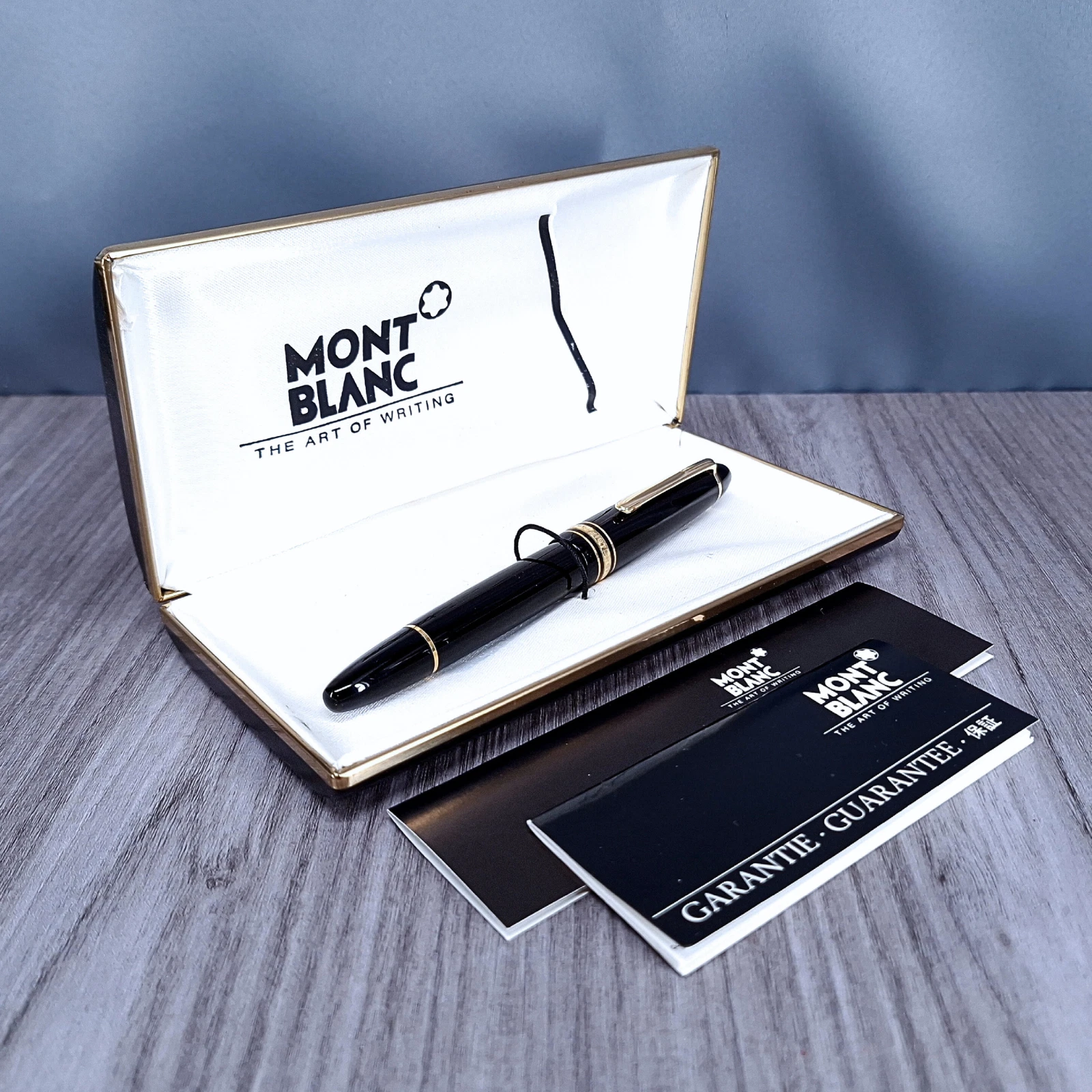 Montblanc Fans & Deals Facebook ad: Descontos especiais para os nossos fãs!