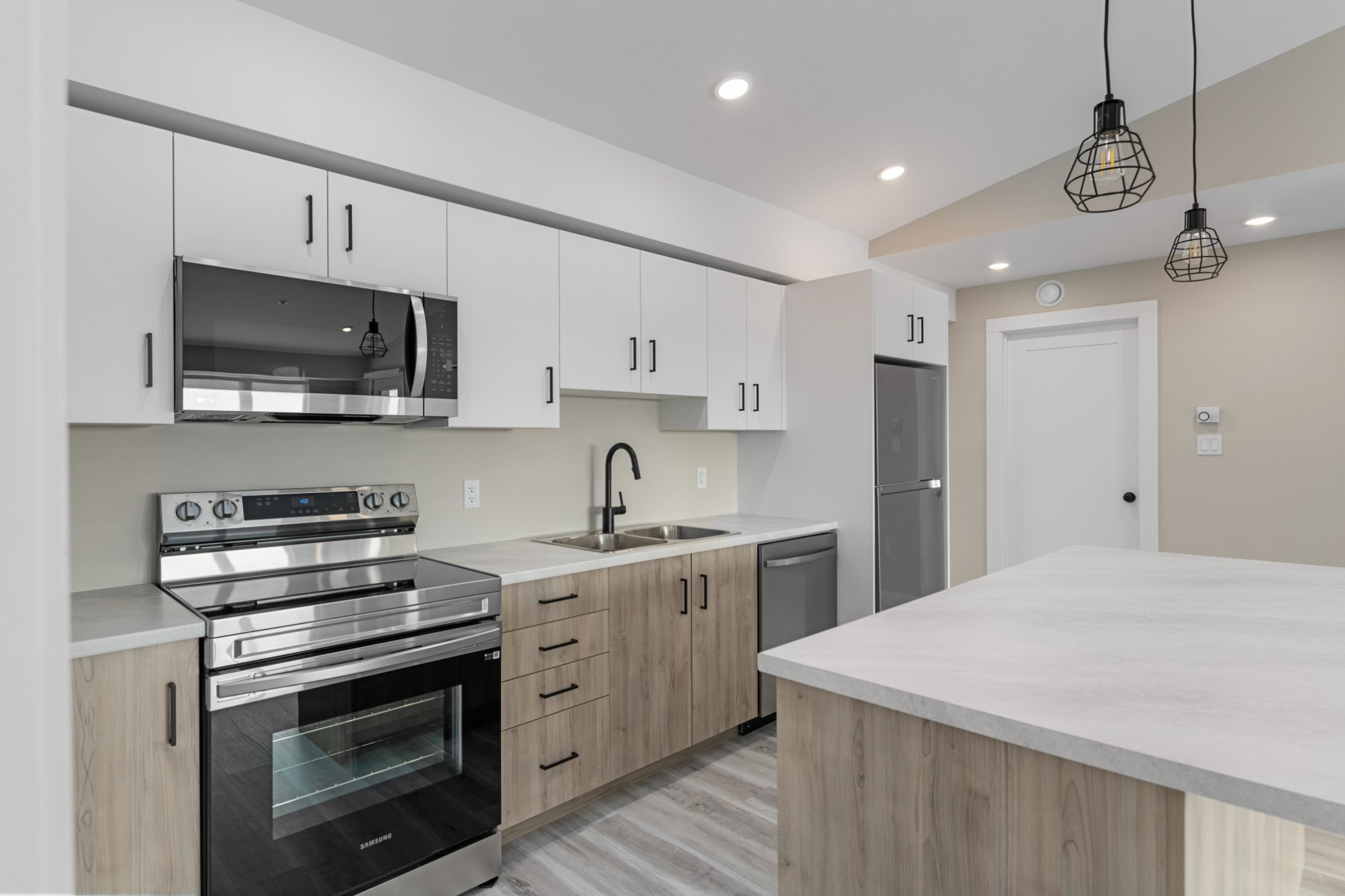 Harlow Leasing Facebook ad: 2 Beds 1 Bath Apartment